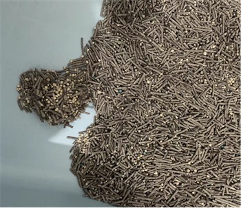 再三猫砂粘底吗